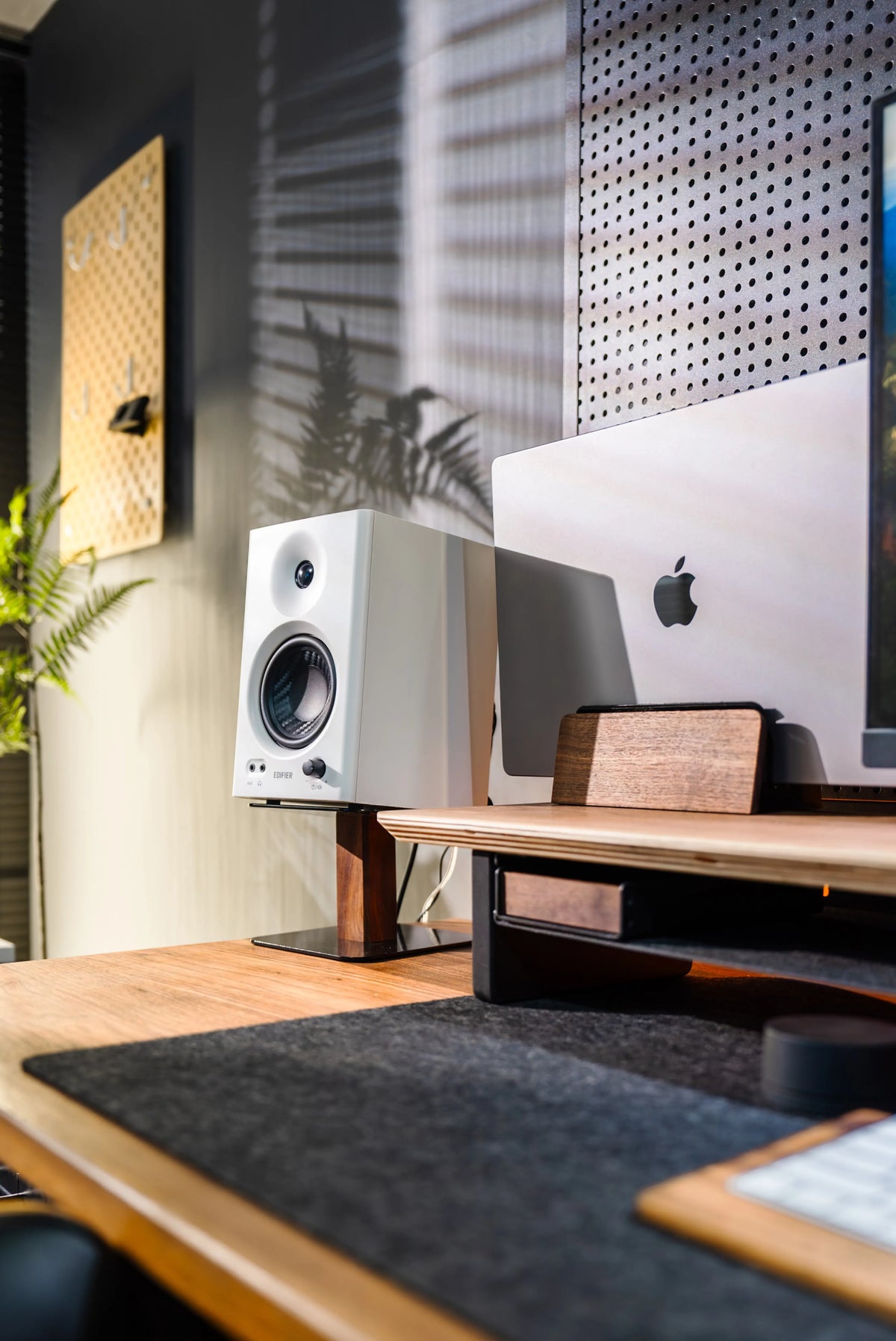 Black Walnut Speaker Stand Desktop Speaker Storage Holders Universal Music Studio Speaker Rack for Office Electronic Accessories